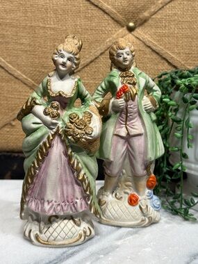 Vintage Colonial Figurines